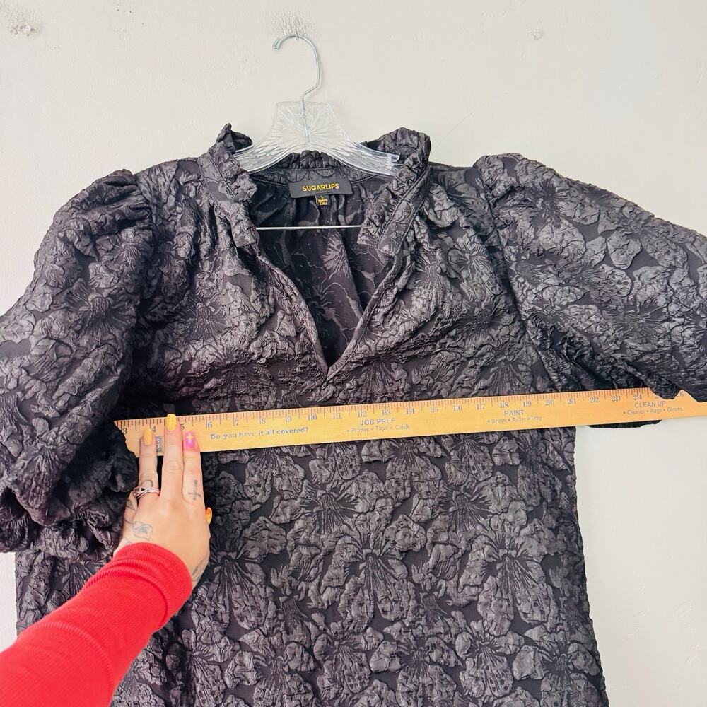 Sugarlips Arielle Jacquard Split Neck Top Black Women’s Size L - Picture 4 of 7